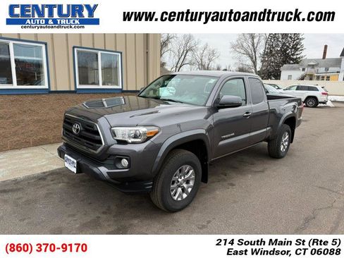 Used 2017 Toyota Tacoma SR5 w/ Tow Package image 1