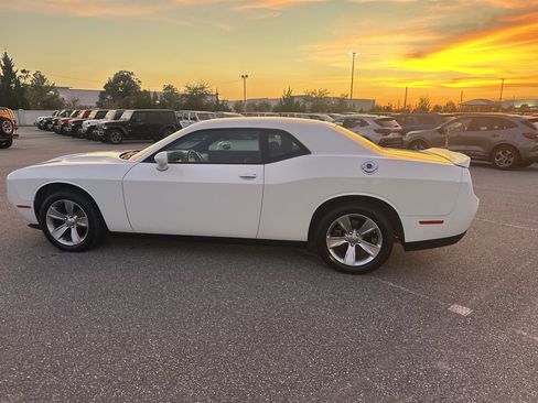Used 2021 Dodge Challenger SXT image 10