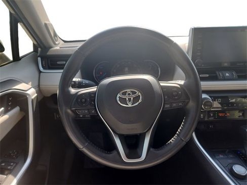 Used 2019 Toyota RAV4 Limited image 12