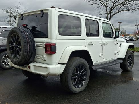 Certified 2022 Jeep Wrangler Unlimited Sahara image 6