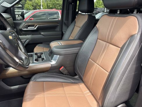 Used 2024 Chevrolet Silverado 2500 High Country w/ High Country Premium Package AWD/4WD image 16
