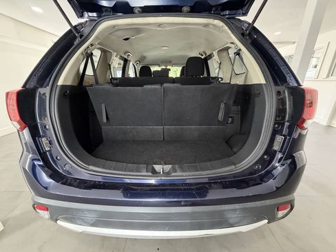 Used 2018 Mitsubishi Outlander SEL AWD/4WD image 19