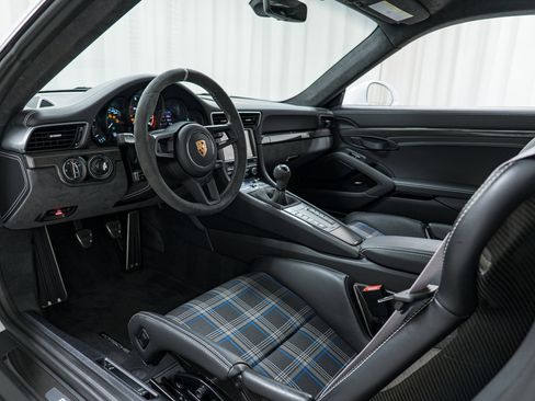 Used 2016 Porsche 911 R RWD image 4