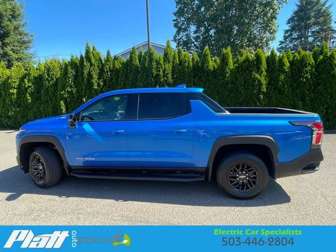Used 2025 Chevrolet Silverado EV LT AWD/4WD image 5