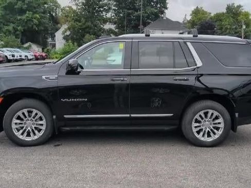 Used 2022 GMC Yukon SLT w/ SLT Luxury Package image 4