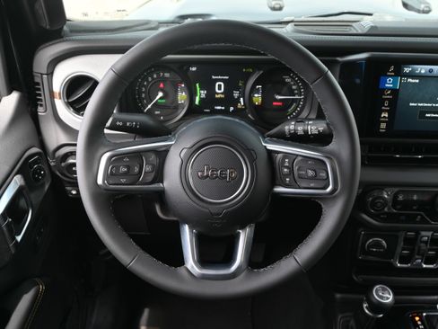 Used 2025 Jeep Wrangler Unlimited Sahara AWD/4WD image 17
