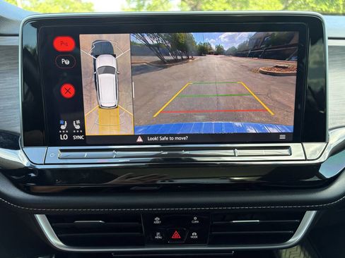 Used 2024 Volkswagen Atlas SEL Premium R-Line image 19