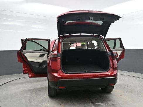 Used 2025 Nissan Rogue SV image 41