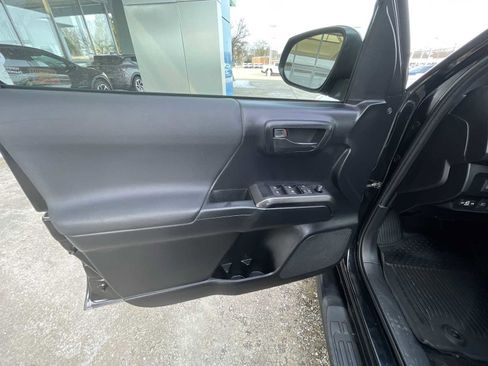 Used 2021 Toyota Tacoma TRD Sport w/ Technology Package image 20