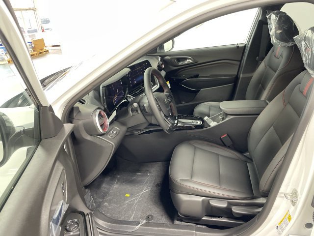 Used 2024 Chevrolet Trax RS w/ Sunroof Package FWD image 11