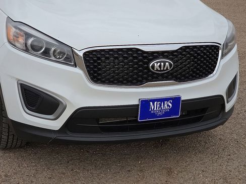 Used 2016 Kia Sorento LX image 9