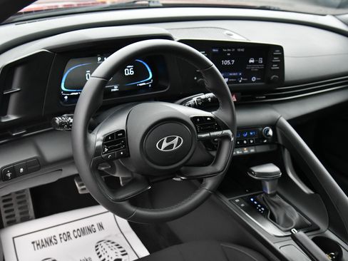 Used 2025 Hyundai Elantra Sport image 14