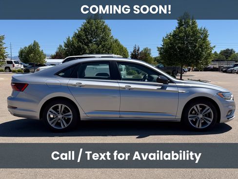 Used 2020 Volkswagen Jetta R-Line w/ R-Line Cold Weather Package FWD image 4