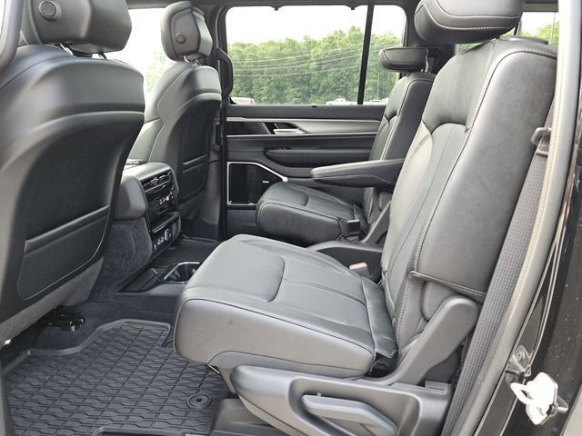 New 2026 Jeep Grand Wagoneer Limited AWD/4WD image 11
