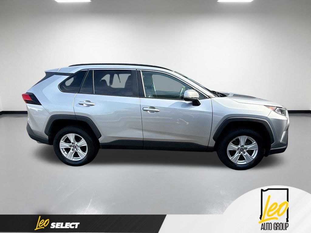 Used 2019 Toyota RAV4 XLE AWD/4WD image 6