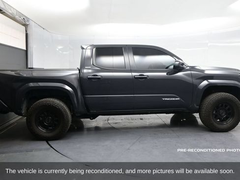 Used 2025 Toyota Tacoma SR5 AWD/4WD image 4