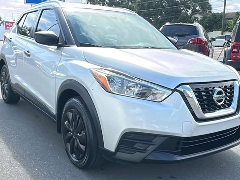 Used 2019 Nissan Kicks S FWD image 5
