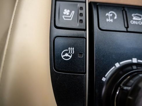 Used 2021 Lexus LX 570 4WD w/ Luxury Package image 27