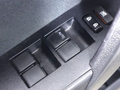 Used 2018 Toyota Corolla LE w/ Carpet Mat Package (TMS) FWD image 25