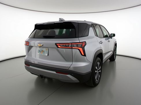 Used 2025 Chevrolet Equinox LT FWD image 9