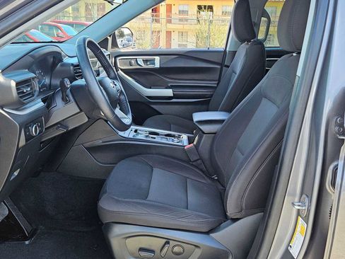 Used 2023 Ford Explorer XLT image 18