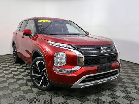 Used 2024 Mitsubishi Outlander SE image 3
