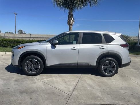 Used 2024 Nissan Rogue SV FWD image 5