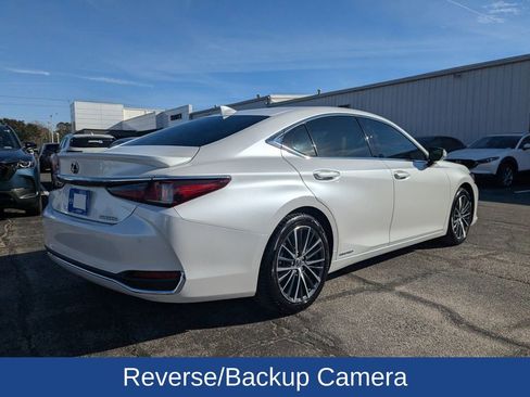Used 2022 Lexus ES 300h w/ Premium Package image 4
