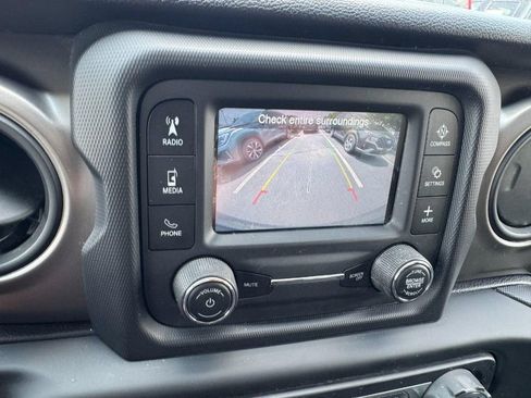 Used 2018 Jeep Wrangler Sport AWD/4WD image 18