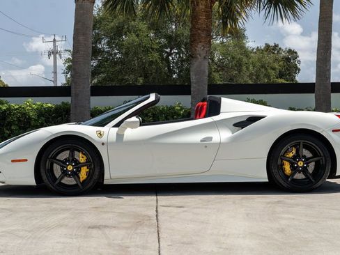 Used 2019 Ferrari 488 Spider image 3