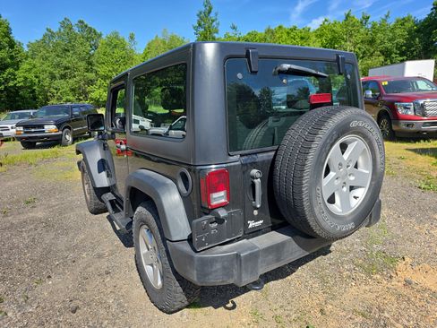 Used 2017 Jeep Wrangler Sport w/ Quick Order Package 24S AWD/4WD image 4