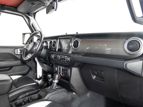 Used 2020 Jeep Gladiator Overland image 25