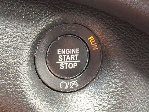 Used 2020 Jeep Cherokee Limited image 24