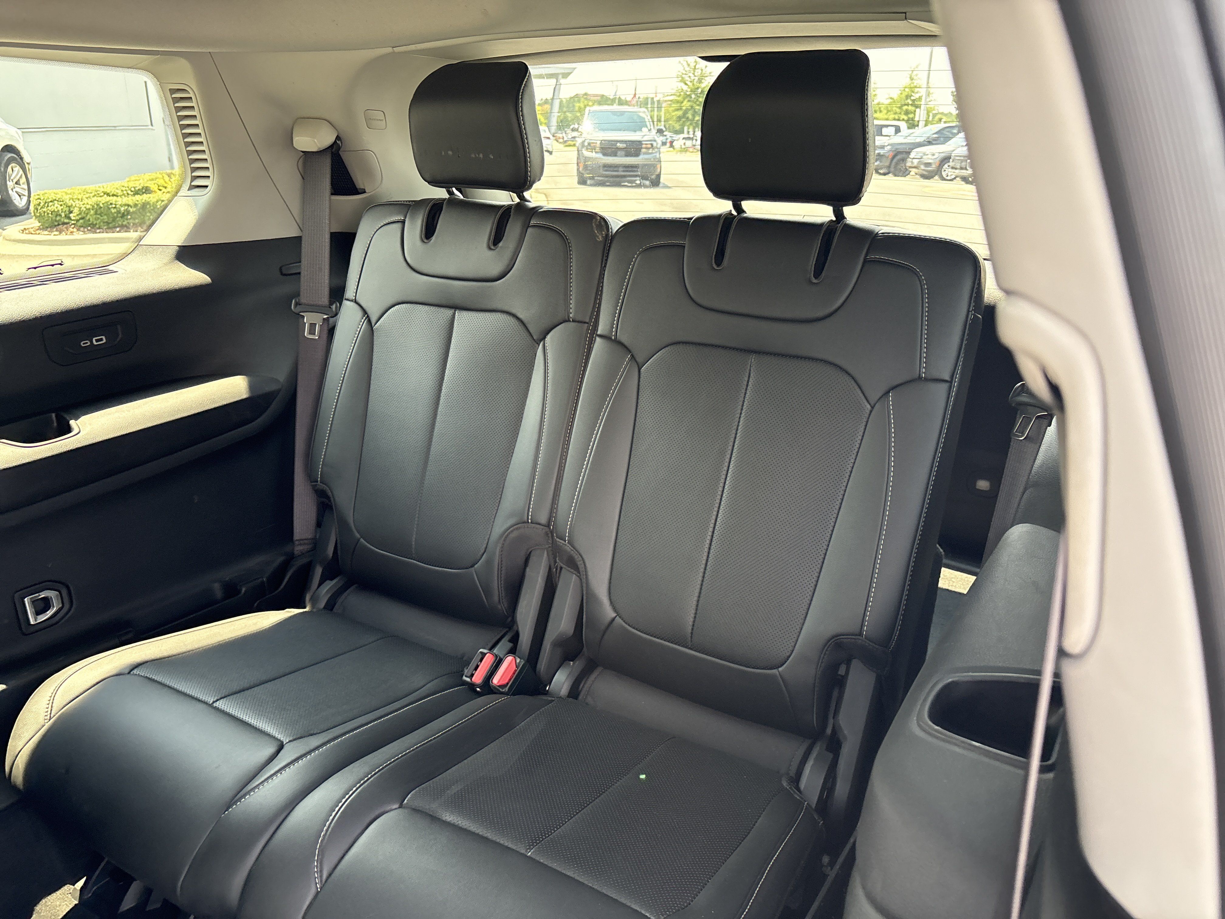Used 2023 Jeep Grand Cherokee L Limited w/ Luxury Tech Group II AWD/4WD image 35