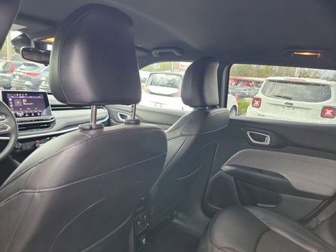 Used 2024 Jeep Compass Latitude w/ Altitude Special Edition image 28