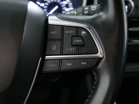 Used 2021 Toyota Highlander XLE image 28