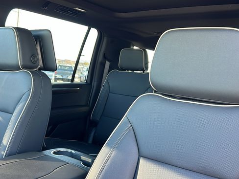 New 2026 Chevrolet Suburban Premier image 26