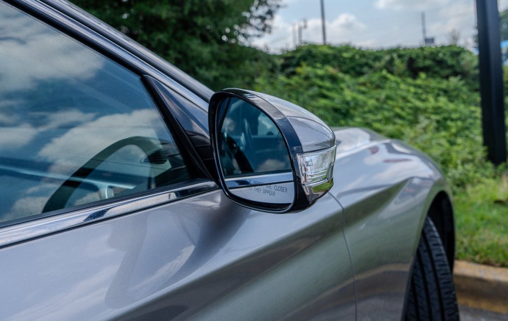 Used 2025 Genesis G70 2.5T RWD image 28