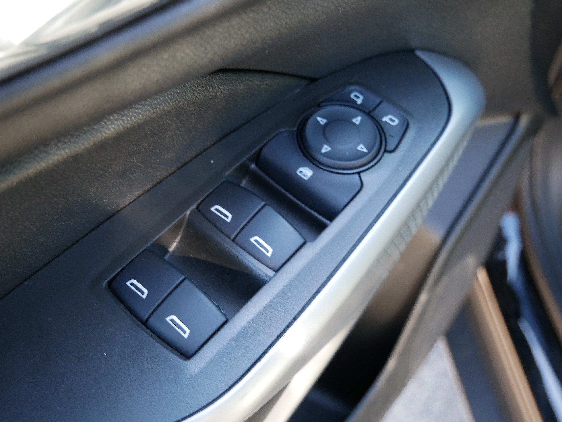 Used 2025 Chevrolet Trax LS w/ LS Convenience Package FWD image 19