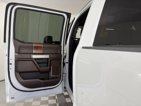 Used 2017 Ford F250 King Ranch w/ King Ranch Ultimate Package AWD/4WD image 12