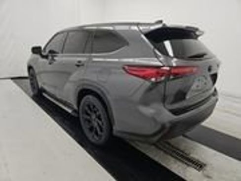 Used 2022 Toyota Highlander L image 4