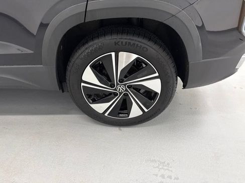 Used 2024 Volkswagen Taos SE w/ Panoramic Sunroof Package AWD/4WD image 10