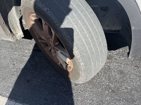 Used 2015 Kia Sorento LX image 12