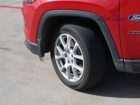 Used 2023 Jeep Compass Latitude image 9
