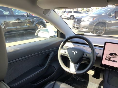 Used 2021 Tesla Model 3 Standard Range Plus RWD image 17