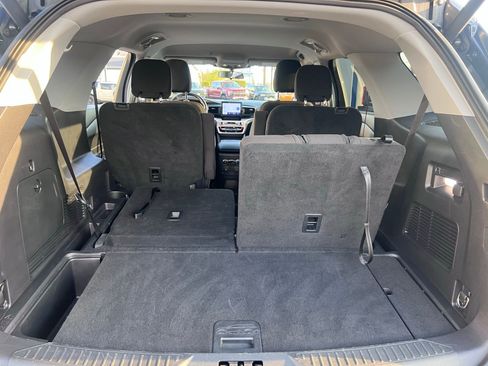 Used 2022 Ford Explorer XLT image 42