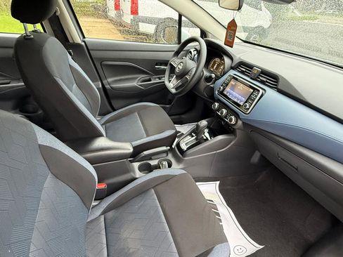 Used 2025 Nissan Versa SV FWD image 11