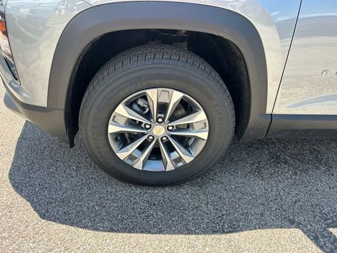 New 2026 Chevrolet Equinox LT w/ Convenience Package II FWD image 10