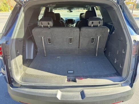 Used 2023 Chevrolet Traverse LT image 17