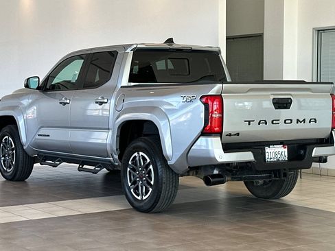 Certified 2025 Toyota Tacoma TRD Sport w/ TRD Sport Upgrade Package AWD/4WD image 6